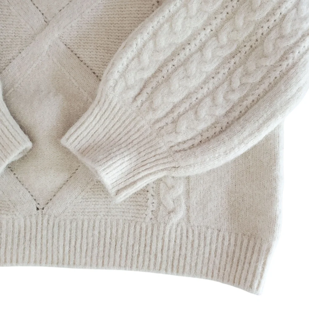 a LOVES a Biege Alpaca/Wool Blend Cable Knit Turtle Neck Balloon Sleeve‎ Sweater